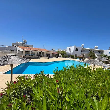 Urban Oasis Next To The * Pafos