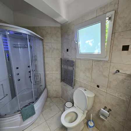 Urban Oasis Next To The Дом отдыха Пафос
