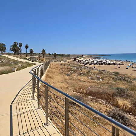 Nyaraló Urban Oasis Next To The Paphos