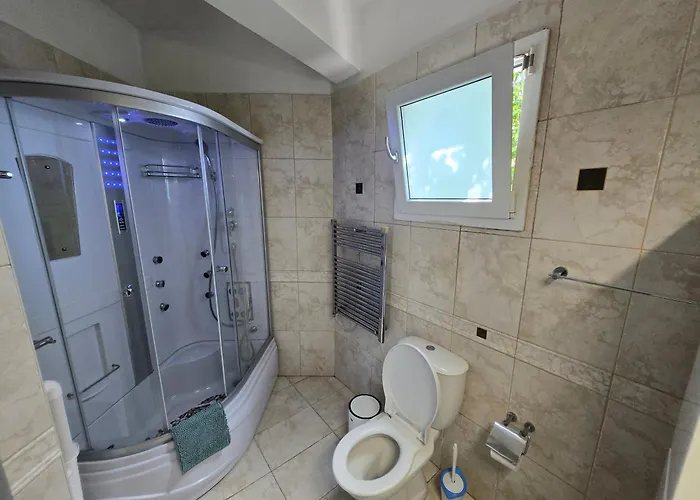 Urban Oasis Next To The 度假居 Paphos