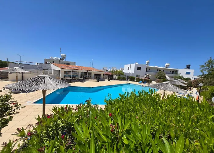 Urban Oasis Next To The * Pafos