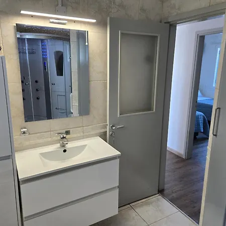 בית נופש Urban Oasis Next To The